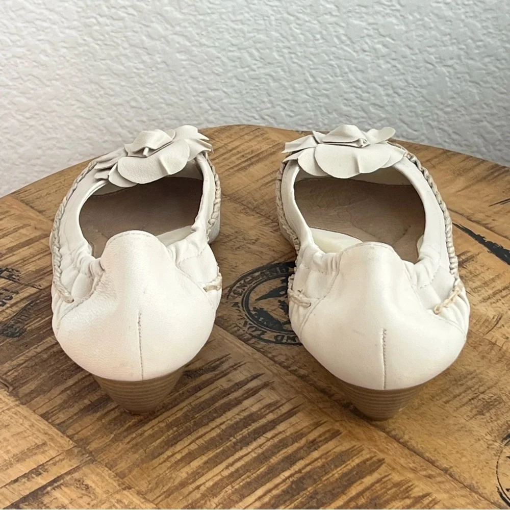Nurture by Lamaze Ivory Leather Peep Toe Floral Rosette Comfort Shoe 9M